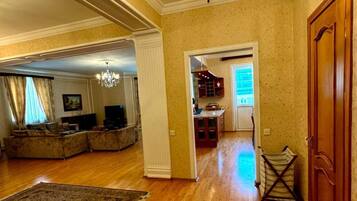 Deluxe Apartment, 3 Bedrooms, Balcony, City View | Living area