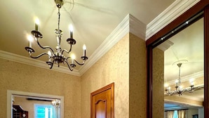 Căn hộ Deluxe, 3 phòng ngủ, ban công, quang cảnh thành phố | Khu phòng khách