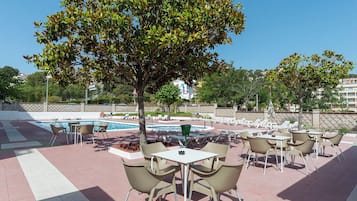 Poolside bar