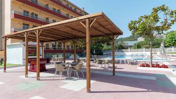Bar al costat de la piscina