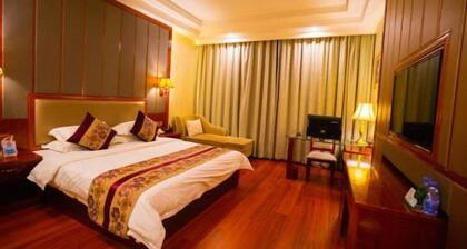 Hengxian Longxiang Crown Hotel