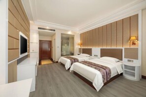 A hotel room with two beds, a TV, a desk, and a bathroom. - Hengxian Longxiang Crown Hotel (Hengzhou)
