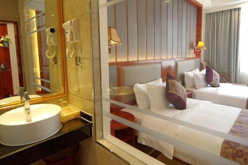 Hengxian Longxiang Crown Hotel