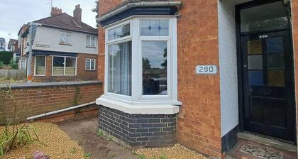Huge 4 bed in the heart of Kettering