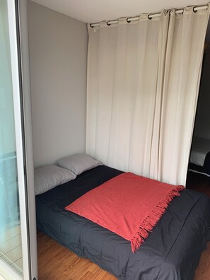 2 bedrooms, bed sheets