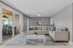 Smart TV - Relax in Style: 3BR/2BA Retreat, Pool & Tiki Hut (Cape Coral)