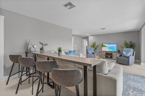 Interior - Relax in Style: 3BR/2BA Retreat, Pool & Tiki Hut (Cape Coral)