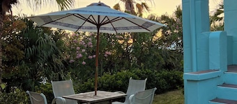 Coral Suite - close to beaches/kayaks/dock/stunning views/EVcharger