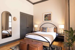 Unclassified image, 4 of 19, button