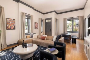 Unclassified image, 5 of 19, button