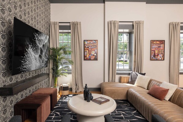 Unclassified image, 1 of 19, button