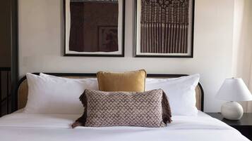 8 bedrooms, desk, iron/ironing board, travel crib