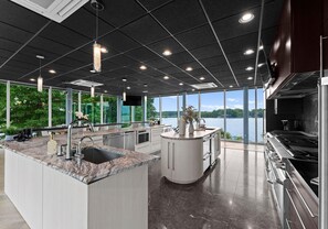 House, Multiple Beds (The Glass Mansion w/Optional Boat Ren) | Private kitchen - The Glass Mansion W/optional Boat Rental (Terrell)