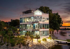 Hus, flere senger (The Glass Mansion w/Optional Boat Ren) | Eksteriør