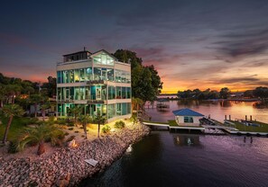 Exterior - The Glass Mansion W/optional Boat Rental (Terrell)