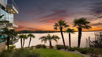House, Multiple Beds (The Glass Mansion w/Optional Boat Ren) | Property grounds
