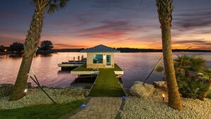 Hus - flera sängar (The Glass Mansion w/Optional Boat Ren) | Exteriör