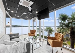 House, Multiple Beds (The Glass Mansion w/Optional Boat Ren) | Living area