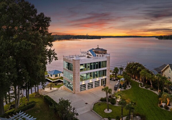 House, Multiple Beds (The Glass Mansion w/Optional Boat Ren) | Exterior - The Glass Mansion W/optional Boat Rental (Terrell)