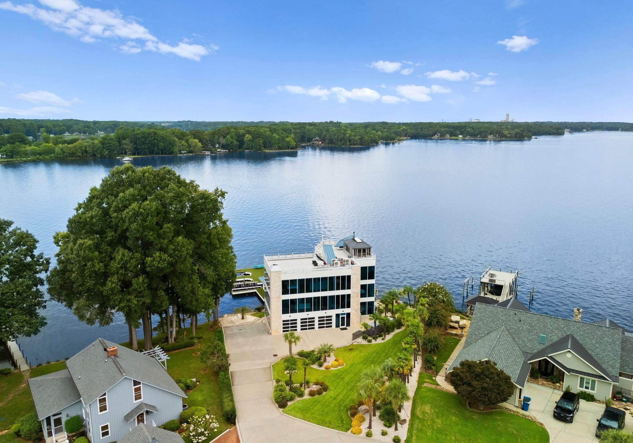 House, Multiple Beds (The Glass Mansion w/Optional Boat Ren) | Exterior