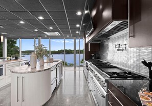 Private kitchen - The Glass Mansion W/optional Boat Rental (Terrell)