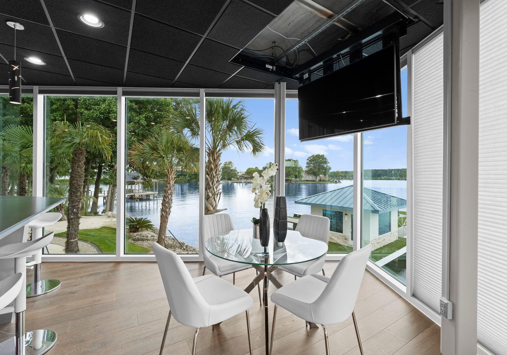 House, Multiple Beds (The Glass Mansion w/Optional Boat Ren) | Dining