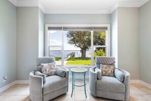 Interior - Peace River Waterfront Luxury Living - 5-BD w Pool (Port Charlotte)