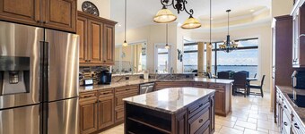 Peace River Waterfront Luxury Living - 5-BD w Pool