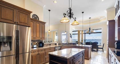 Peace River Waterfront Luxury Living - 5-BD w Pool