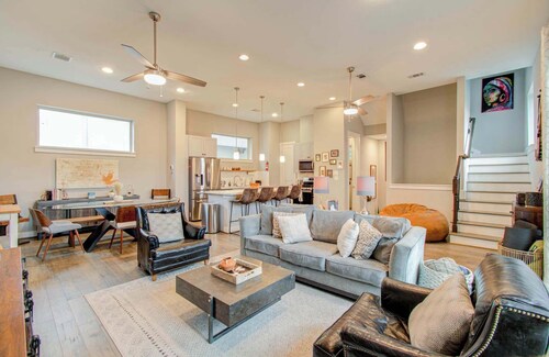 Modern Luxury 3-BD, Mins to DT w Rooftop