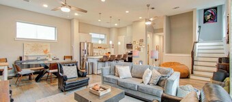 Modern Luxury 3-BD, Mins to DT w Rooftop