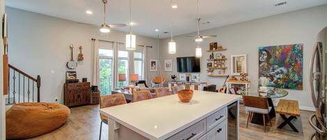 المنشأة من الداخل