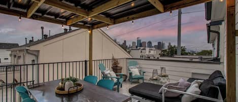 تناول الطعام بالخارج