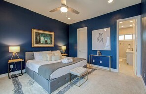 3 bedrooms, WiFi, bed sheets - Modern Luxury 3-BD, Mins to DT w Rooftop (Houston)