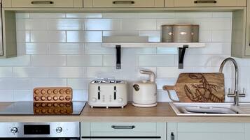 Kabin, 1 kamar tidur | Dapur pribadi | Lemari es, microwave, dan mesin pembuat kopi/teh