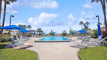 Lämmitetty uima-allas