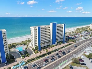 Exterior - Ocean Sands 1-1002☀️Beachfront,Private Balcony,Walk 2 Restaurants🏖️Beach Access (Madeira Beach)