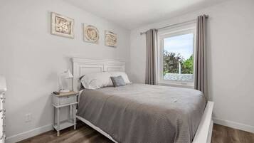 2 soverom, strykejern/-brett, reiseseng for barn og wi-fi