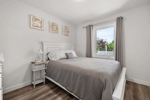 2 bedrooms, iron/ironing board, travel cot, WiFi