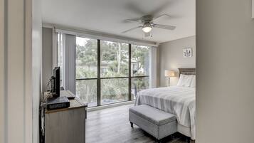 4 bedrooms, iron/ironing board, internet, bed sheets