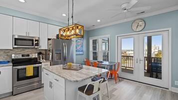 Townhouse, 4 kamar tidur | Dapur pribadi | Lemari es, oven, mesin pembuat kopi/teh, dan pemanggang roti