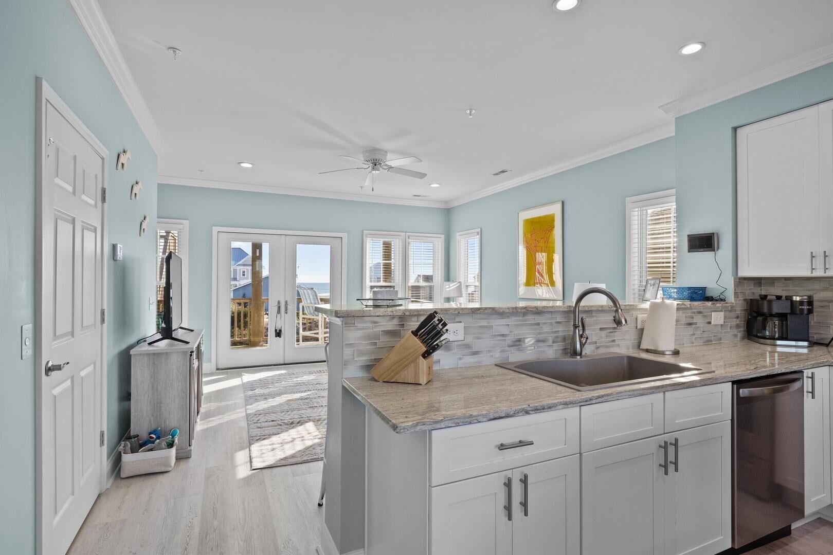 Townhome, 4 Bedrooms | Private kitchen | Fridge, oven, coffee/tea maker, toaster