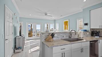 Townhome, 4 Bedrooms | Private kitchen | Fridge, oven, coffee/tea maker, toaster