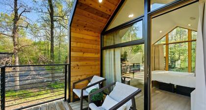"Robin Retreat" 1BD|1BTH|Treehouse|Hot Tub|Outdoor Games