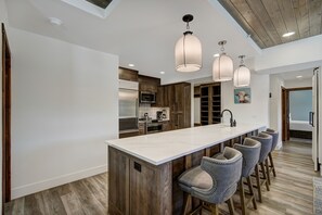 Leilighet, 3 soverom | Eget kjøkken | Kjøleskap, ovn, kaffetrakter/tekoker og brødrister