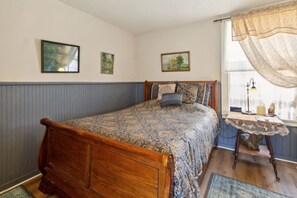 Cottage, 1 Bedroom | 1 bedroom, iron/ironing board, free WiFi - Carroll Cottage 1 Bedroom by Main Street Bed & Breakfast (Glasgow)