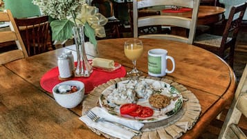 Cottage, 1 Bedroom | Breakfast meal | Free breakfast