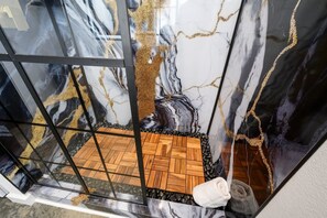 Interior - For the Birds - Treehouse Honeymoon ESCAPE near the Lake! (Broken Bow)