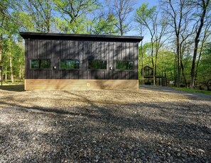 Property grounds - For the Birds - Treehouse Honeymoon ESCAPE near the Lake! (Broken Bow)