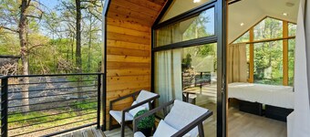 Eagle Escape|1BD Treehouse|Hot Tub|Mini Golf|Corn Hole